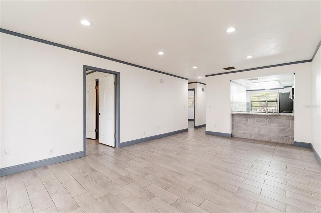 待售: $214,900 (2 贝兹, 2 浴室, 935 平方英尺)