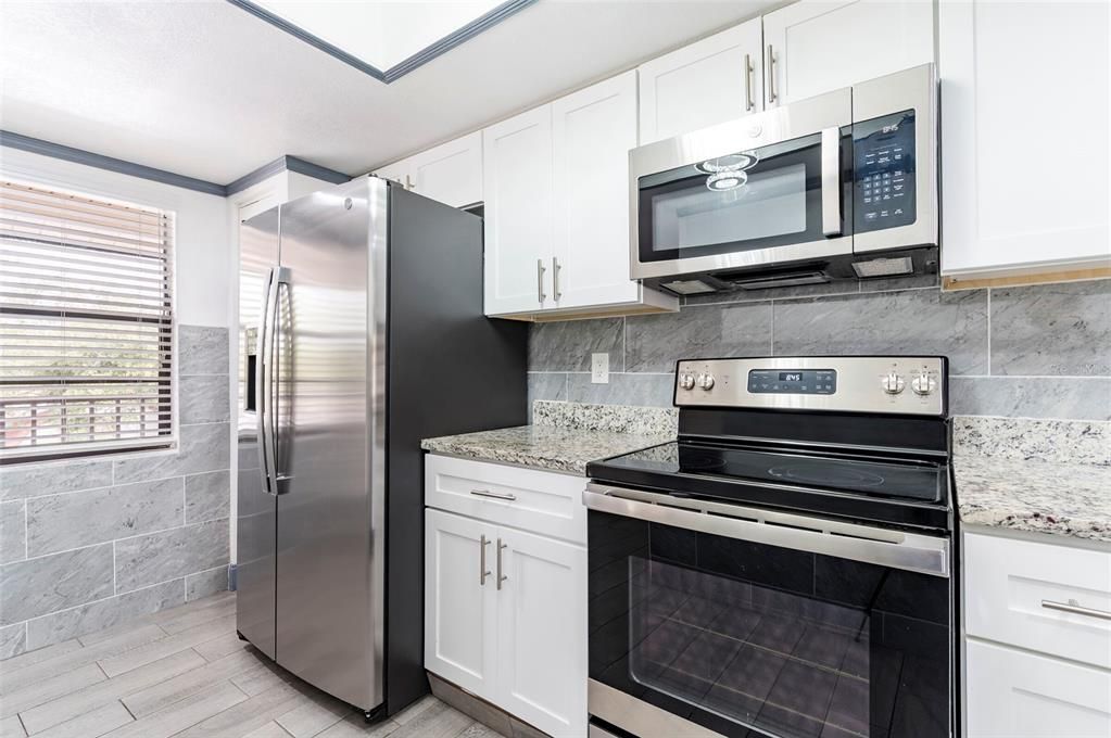 待售: $214,900 (2 贝兹, 2 浴室, 935 平方英尺)