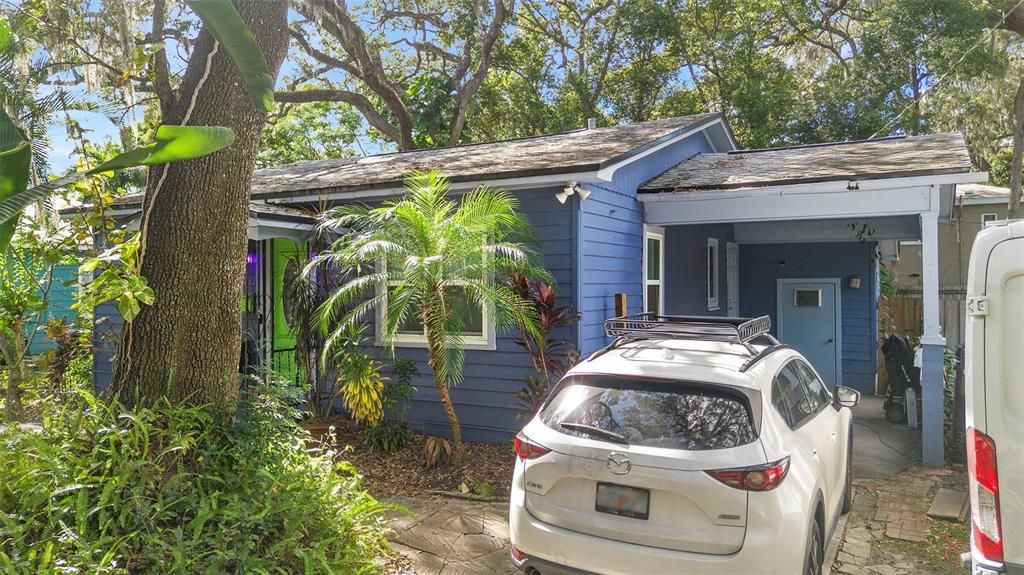 Active With Contract: $345,000 (2 beds, 1 baths, 896 Square Feet)