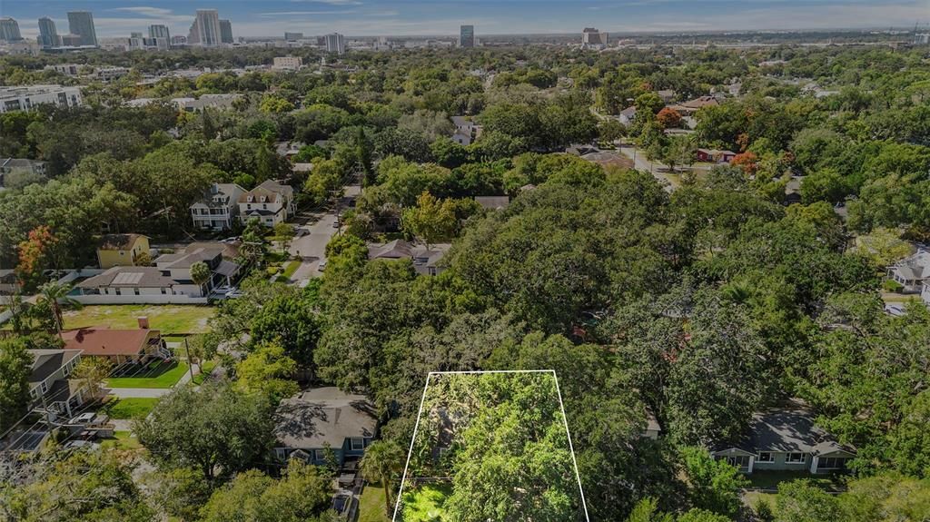 Active With Contract: $345,000 (2 beds, 1 baths, 896 Square Feet)