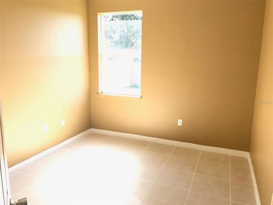 For Rent: $1,950 (4 beds, 2 baths, 1956 Square Feet)