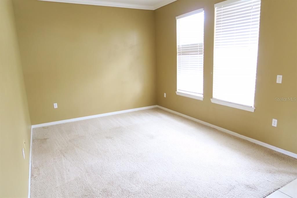 For Rent: $1,950 (4 beds, 2 baths, 1956 Square Feet)