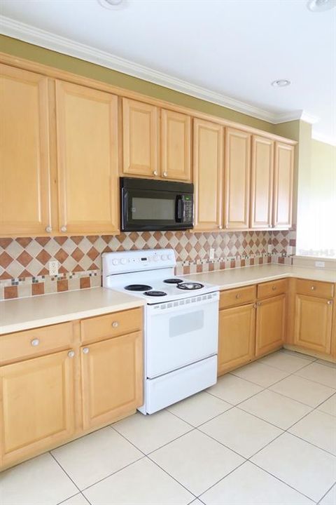 For Rent: $1,950 (4 beds, 2 baths, 1956 Square Feet)