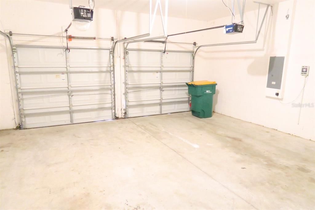 For Rent: $1,950 (4 beds, 2 baths, 1956 Square Feet)