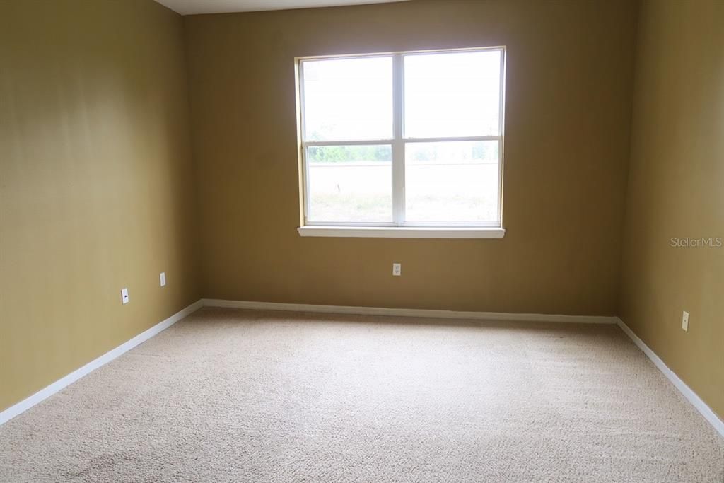 For Rent: $1,950 (4 beds, 2 baths, 1956 Square Feet)