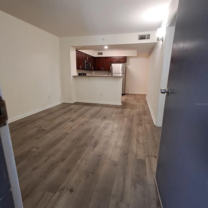 待售: $180,000 (2 贝兹, 2 浴室, 885 平方英尺)