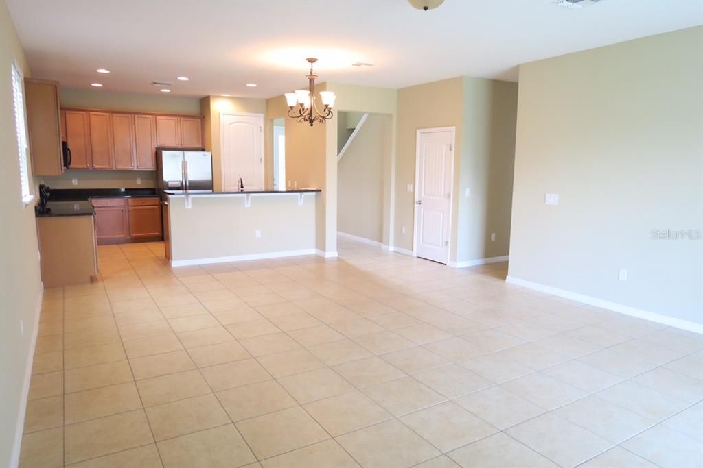 合同活跃: $2,950 (5 贝兹, 3 浴室, 2701 平方英尺)