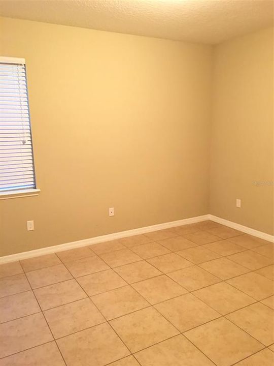 合同活跃: $2,950 (5 贝兹, 3 浴室, 2701 平方英尺)