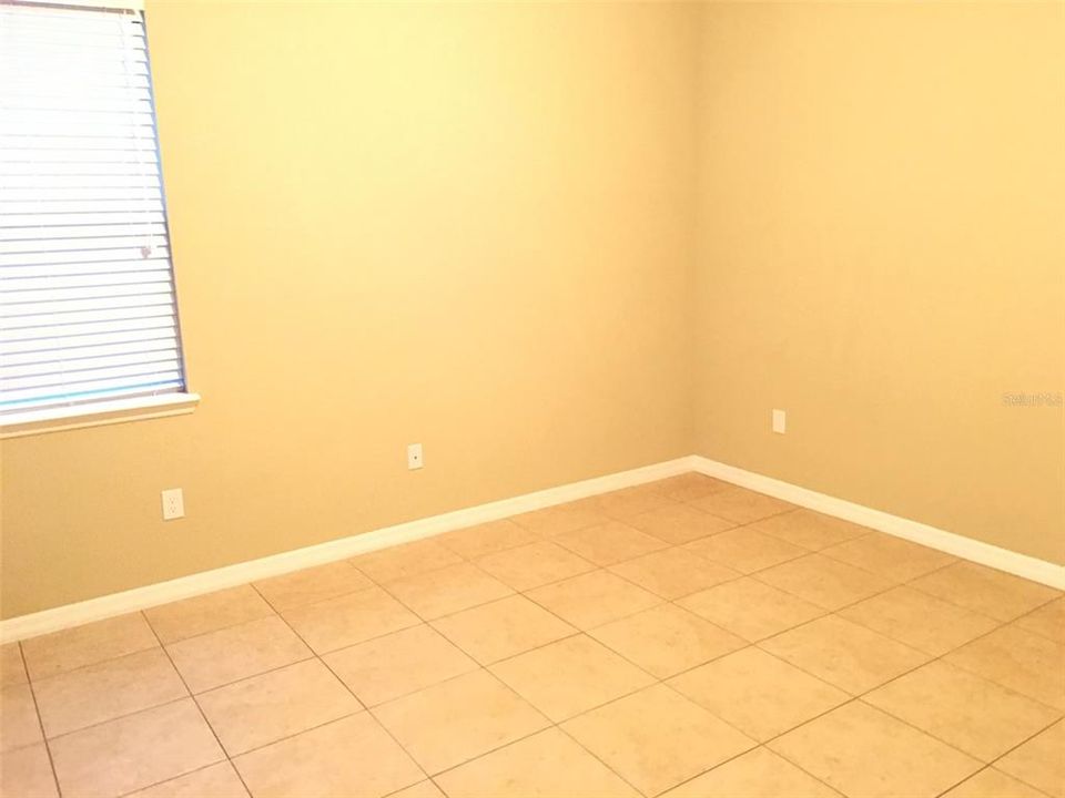 合同活跃: $2,950 (5 贝兹, 3 浴室, 2701 平方英尺)