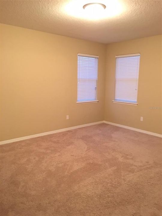 合同活跃: $2,950 (5 贝兹, 3 浴室, 2701 平方英尺)