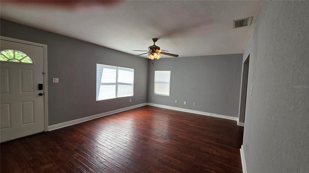 For Sale: $379,777 (3 beds, 2 baths, 1320 Square Feet)