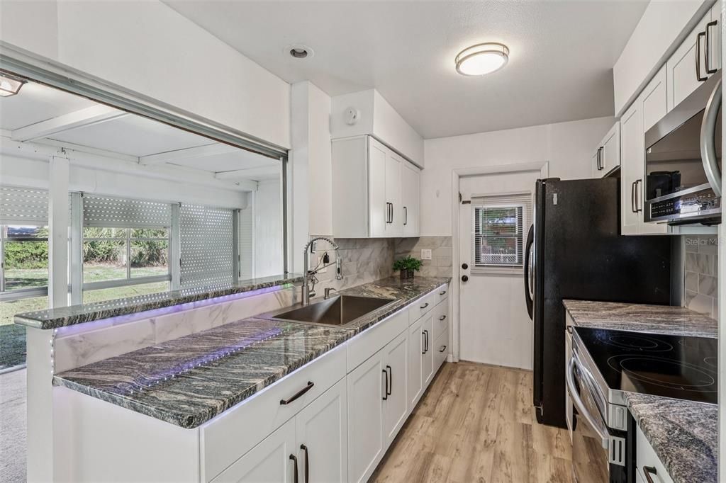 待售: $275,000 (2 贝兹, 2 浴室, 1309 平方英尺)