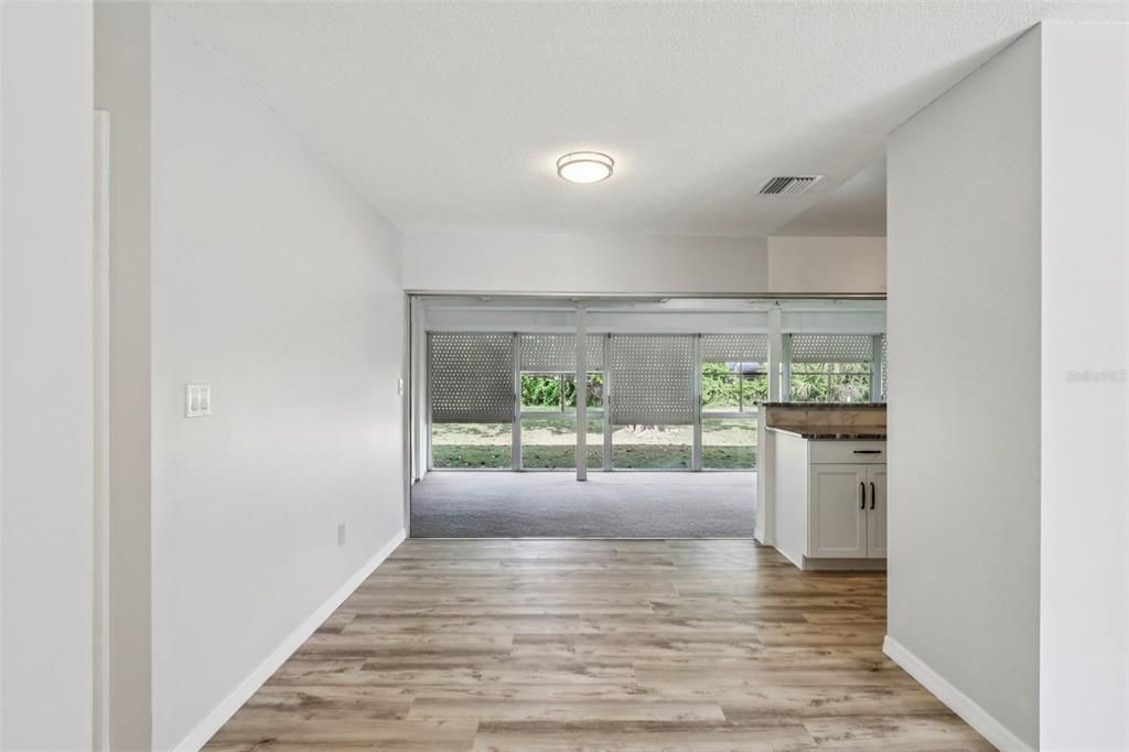 待售: $275,000 (2 贝兹, 2 浴室, 1309 平方英尺)