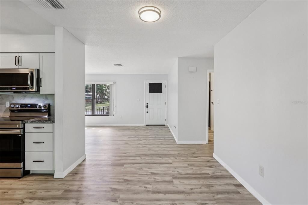 待售: $275,000 (2 贝兹, 2 浴室, 1309 平方英尺)