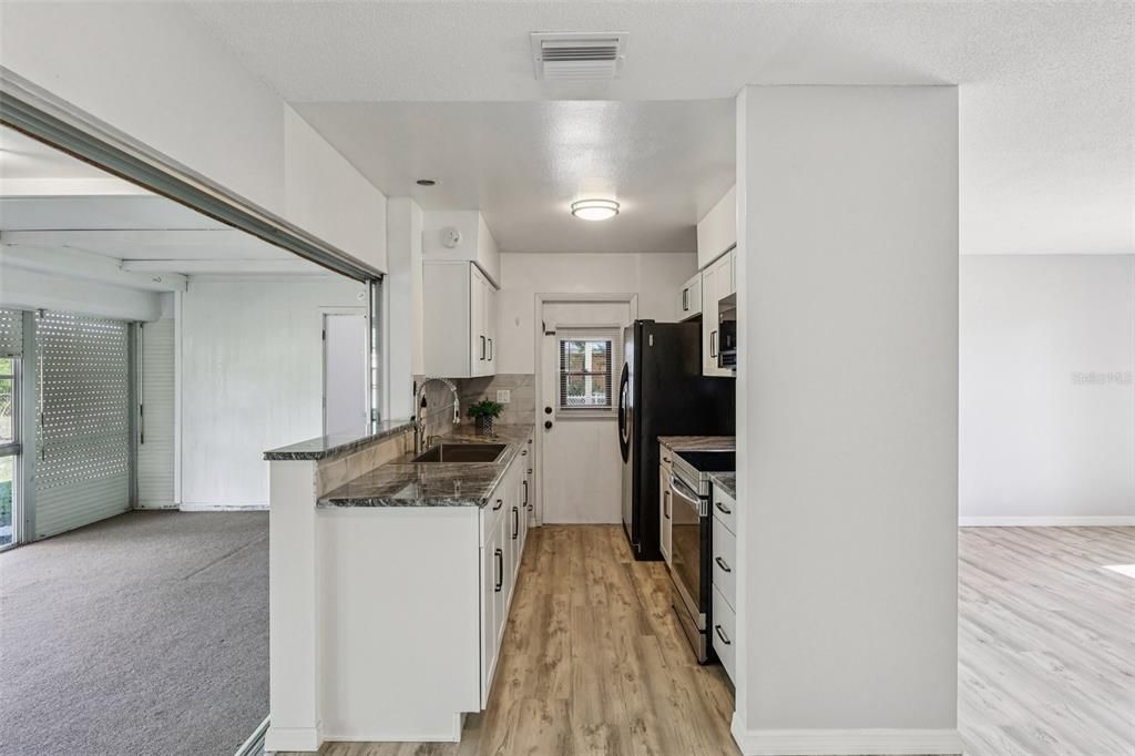 待售: $275,000 (2 贝兹, 2 浴室, 1309 平方英尺)