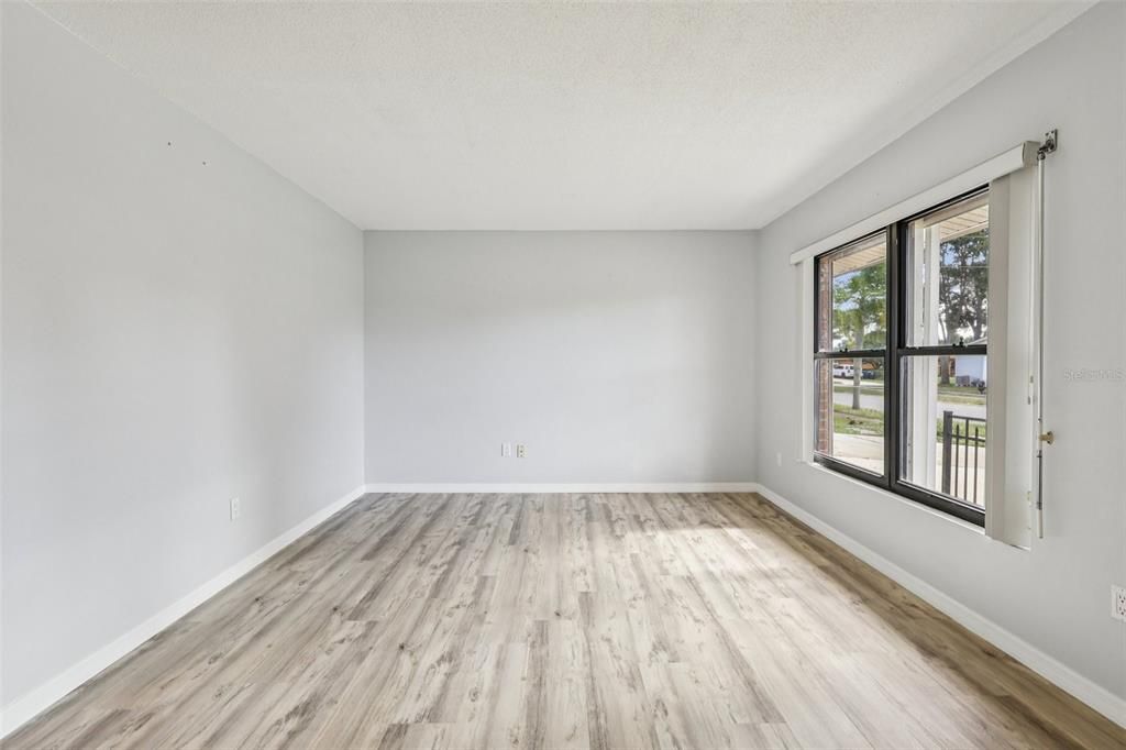 待售: $275,000 (2 贝兹, 2 浴室, 1309 平方英尺)