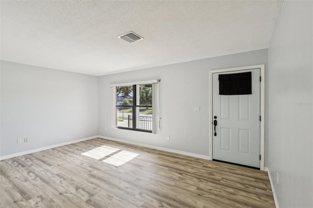 待售: $275,000 (2 贝兹, 2 浴室, 1309 平方英尺)