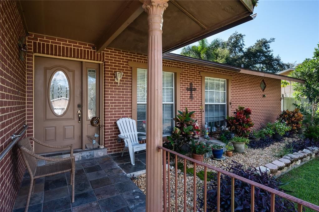 For Sale: $530,000 (4 beds, 2 baths, 1977 Square Feet)