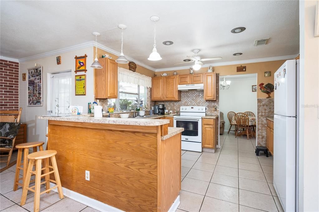 For Sale: $530,000 (4 beds, 2 baths, 1977 Square Feet)