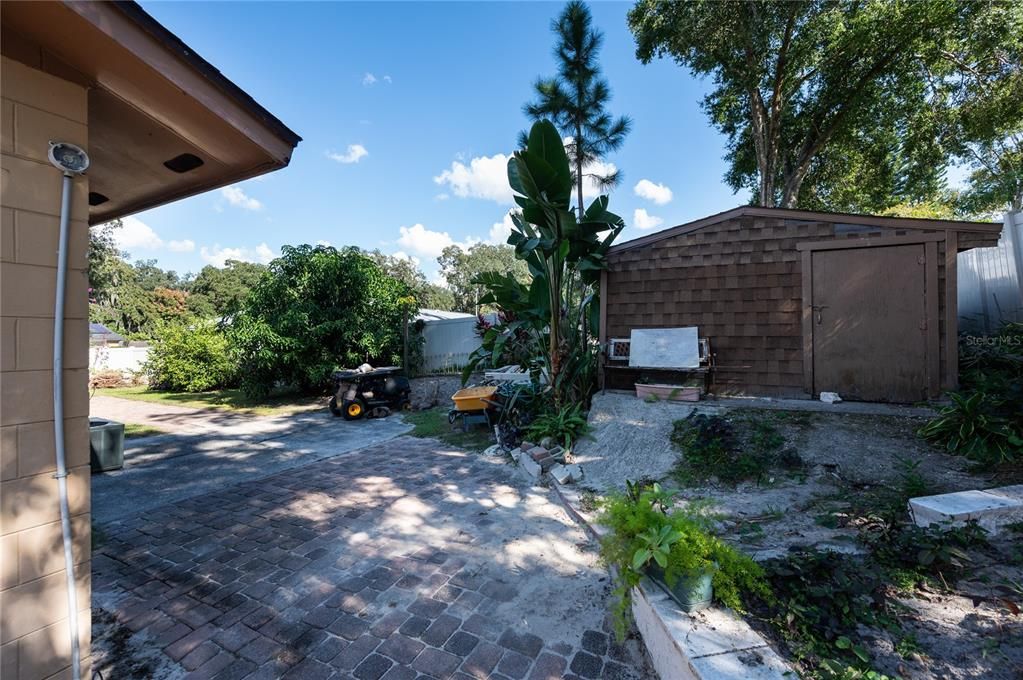 For Sale: $530,000 (4 beds, 2 baths, 1977 Square Feet)