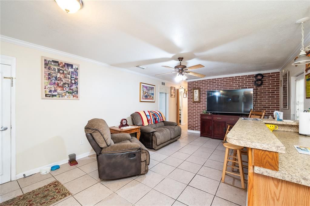 For Sale: $530,000 (4 beds, 2 baths, 1977 Square Feet)