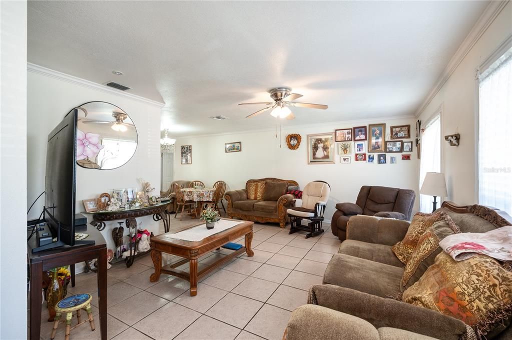 For Sale: $530,000 (4 beds, 2 baths, 1977 Square Feet)