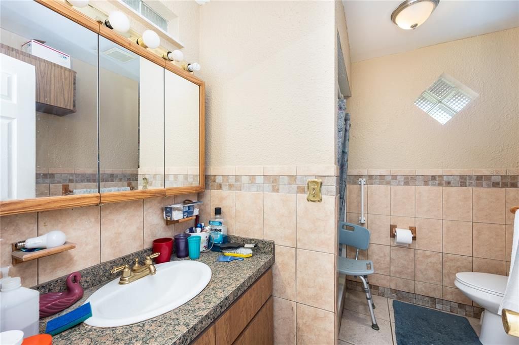 For Sale: $530,000 (4 beds, 2 baths, 1977 Square Feet)