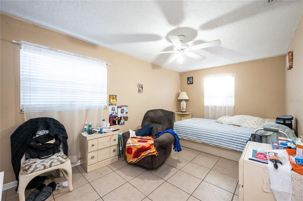 For Sale: $530,000 (4 beds, 2 baths, 1977 Square Feet)