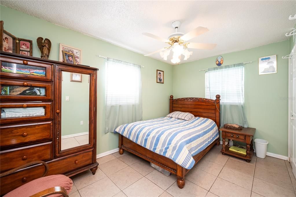 For Sale: $530,000 (4 beds, 2 baths, 1977 Square Feet)