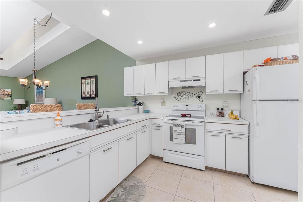 合同活跃: $115,000 (2 贝兹, 2 浴室, 1092 平方英尺)