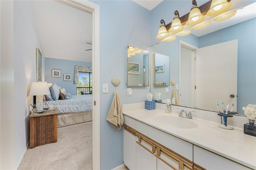 合同活跃: $115,000 (2 贝兹, 2 浴室, 1092 平方英尺)