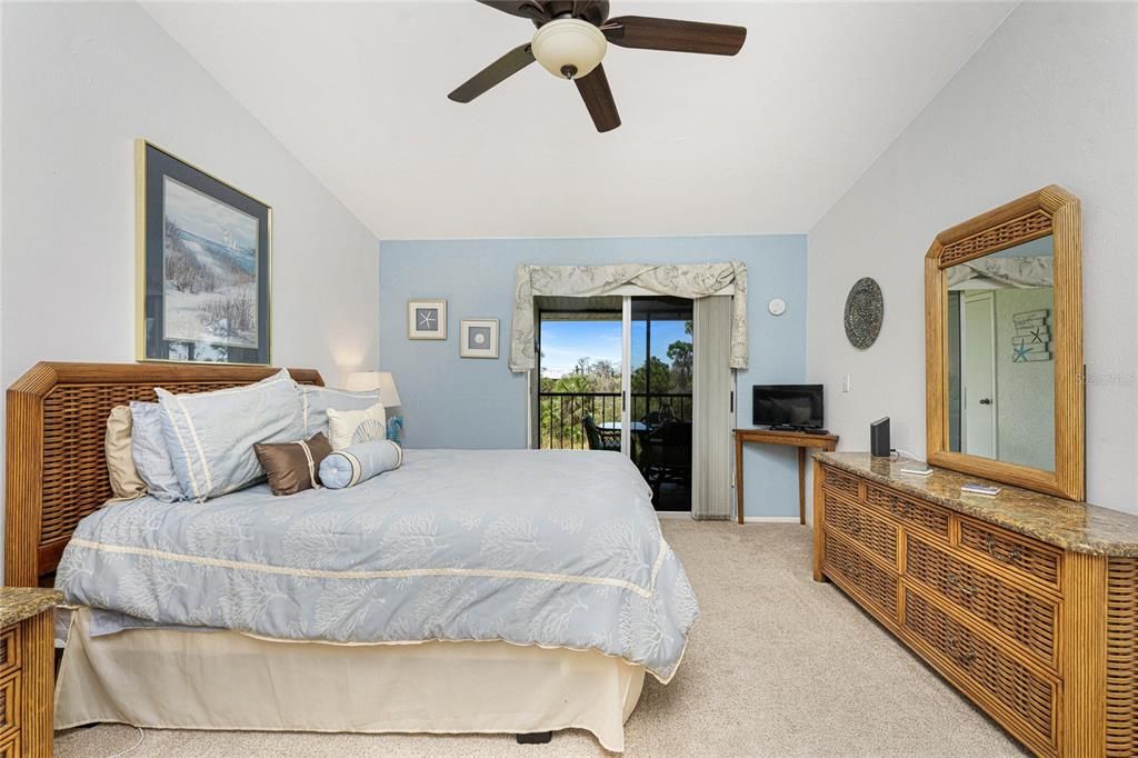 合同活跃: $115,000 (2 贝兹, 2 浴室, 1092 平方英尺)