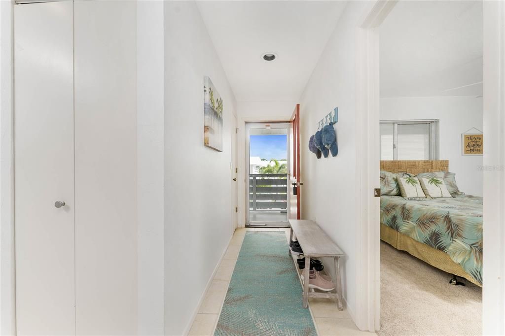 合同活跃: $115,000 (2 贝兹, 2 浴室, 1092 平方英尺)