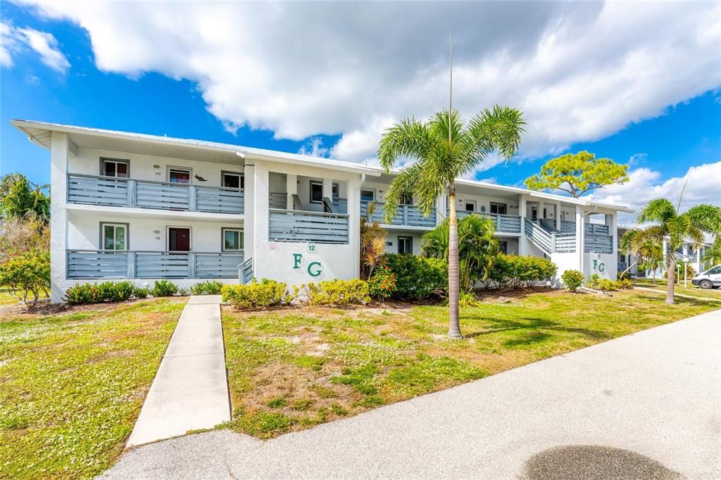 合同活跃: $115,000 (2 贝兹, 2 浴室, 1092 平方英尺)