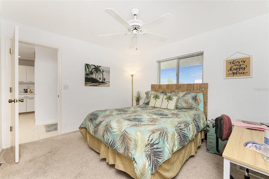 合同活跃: $115,000 (2 贝兹, 2 浴室, 1092 平方英尺)