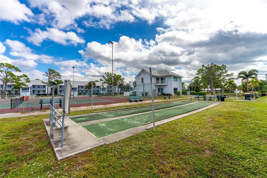 合同活跃: $115,000 (2 贝兹, 2 浴室, 1092 平方英尺)