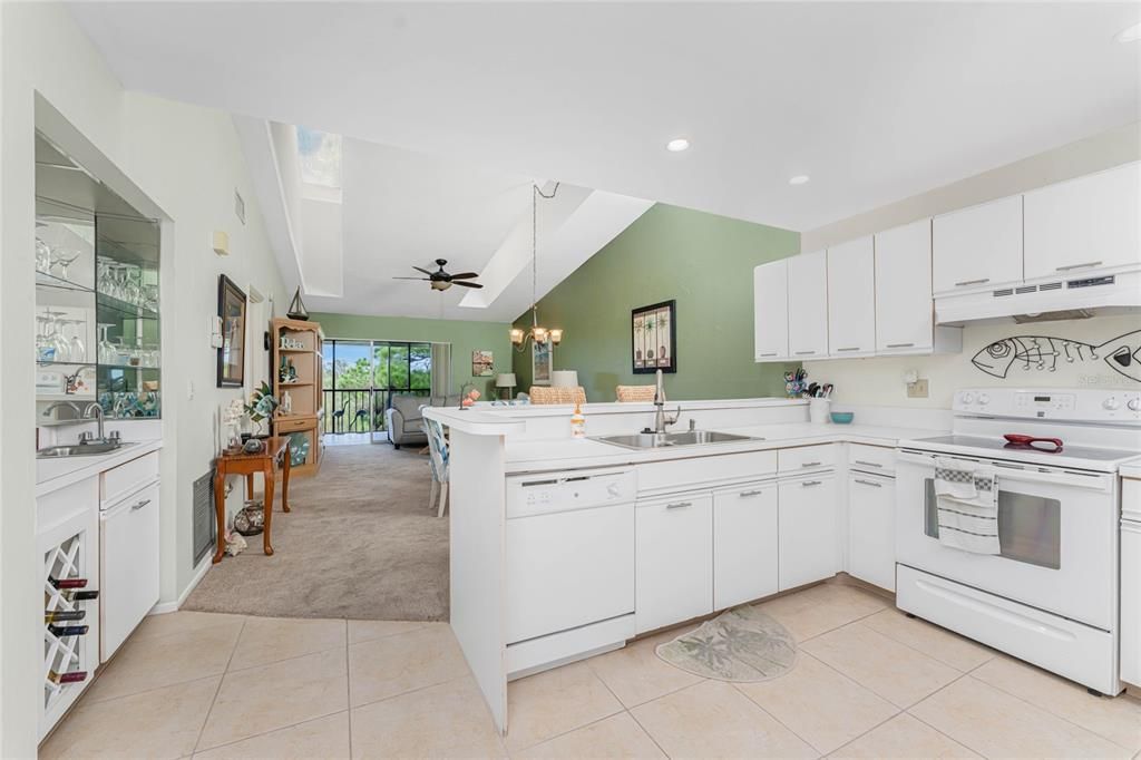 合同活跃: $115,000 (2 贝兹, 2 浴室, 1092 平方英尺)