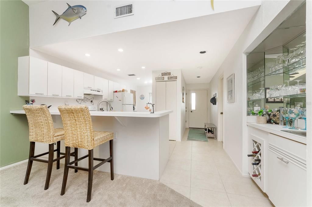 合同活跃: $115,000 (2 贝兹, 2 浴室, 1092 平方英尺)