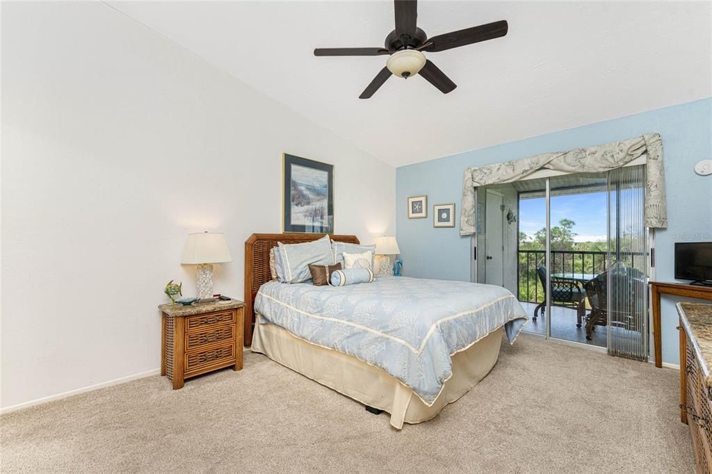 合同活跃: $115,000 (2 贝兹, 2 浴室, 1092 平方英尺)