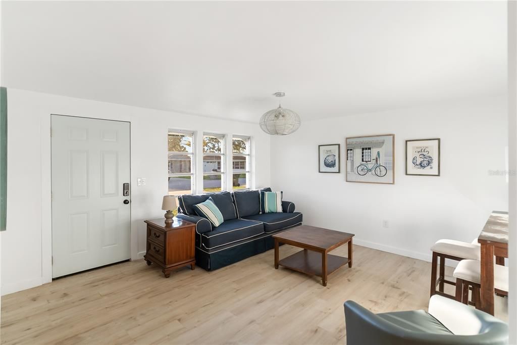 For Sale: $269,000 (2 beds, 2 baths, 1088 Square Feet)