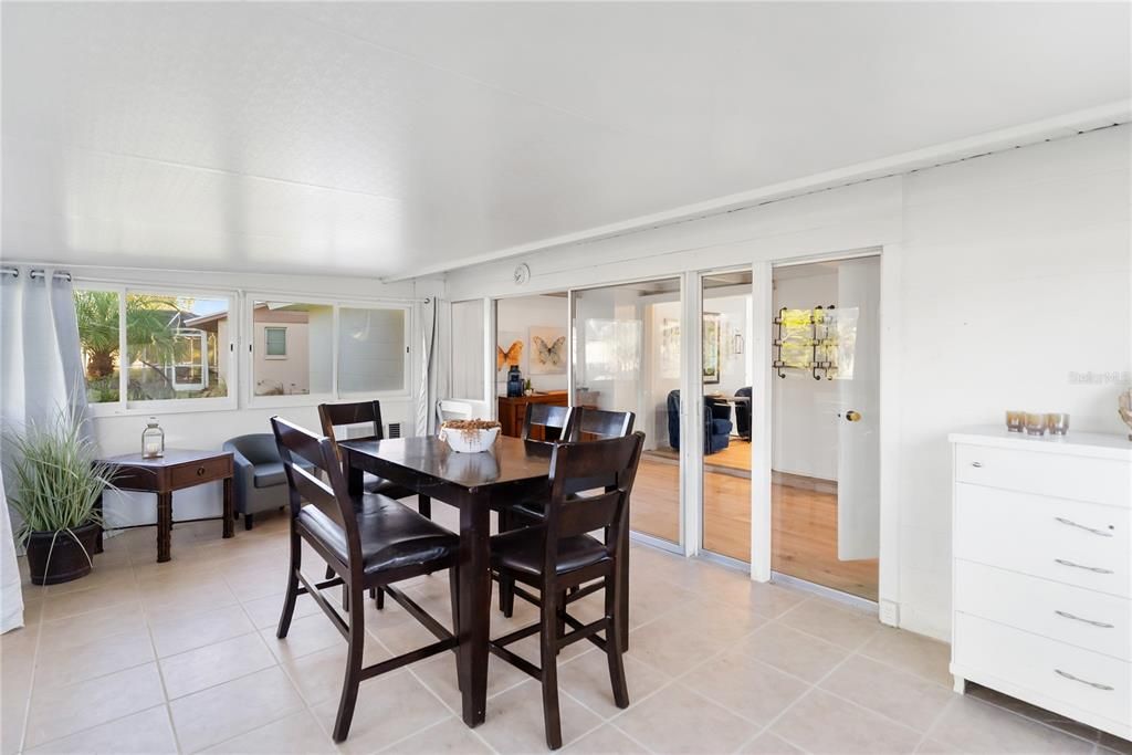 For Sale: $269,000 (2 beds, 2 baths, 1088 Square Feet)