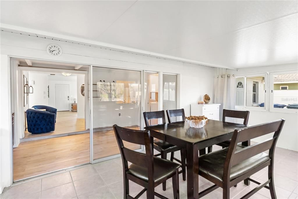 For Sale: $269,000 (2 beds, 2 baths, 1088 Square Feet)