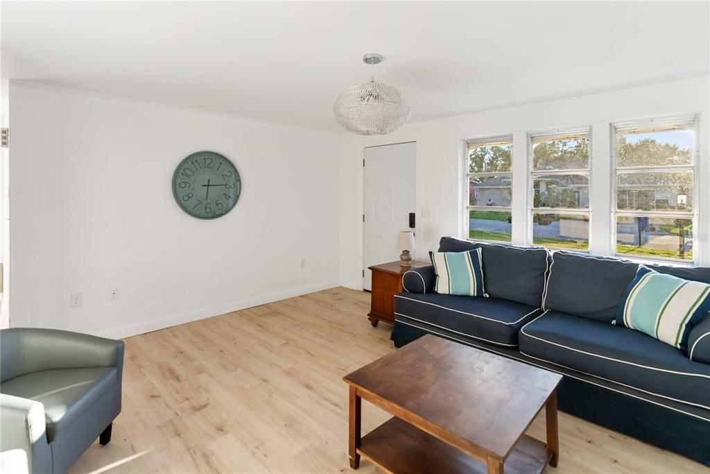 For Sale: $269,000 (2 beds, 2 baths, 1088 Square Feet)