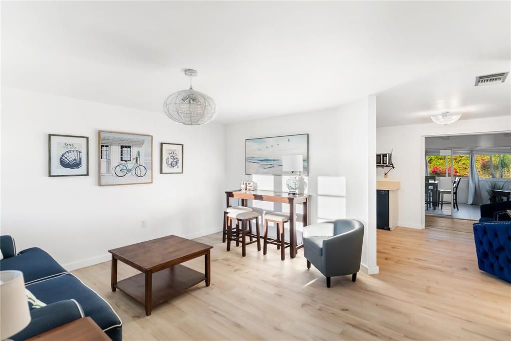 For Sale: $269,000 (2 beds, 2 baths, 1088 Square Feet)