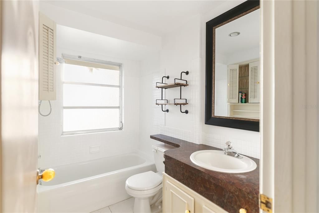 For Sale: $269,000 (2 beds, 2 baths, 1088 Square Feet)