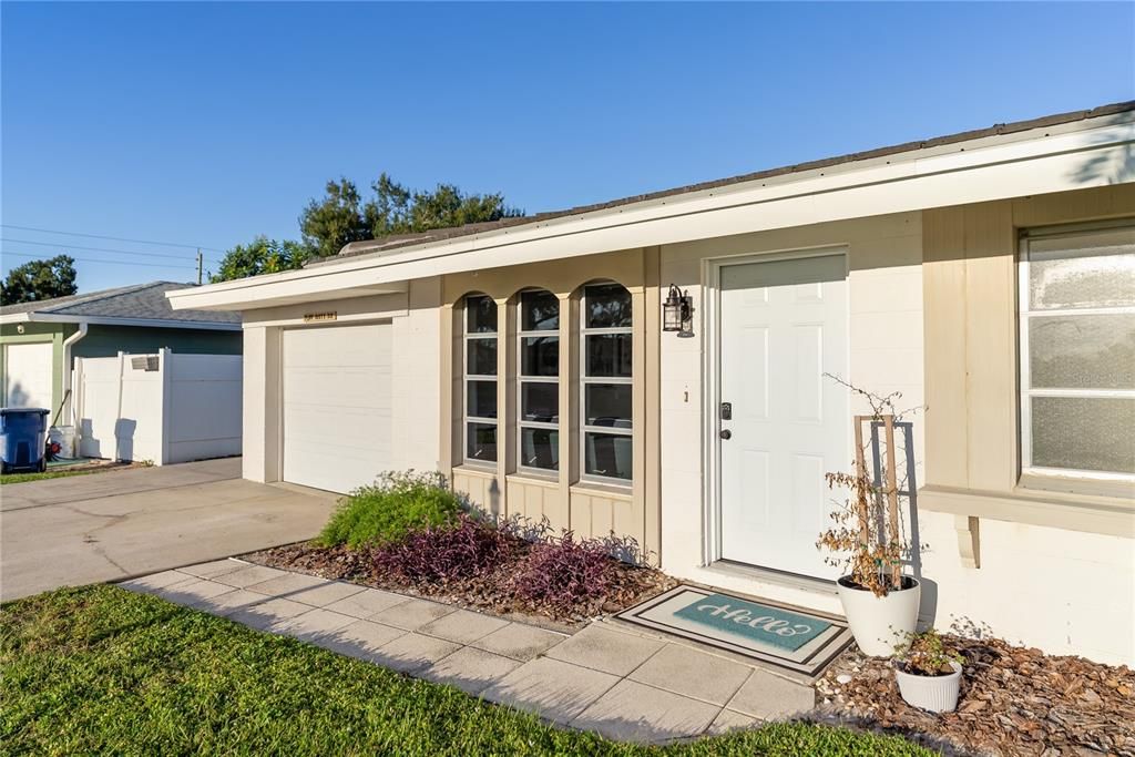 For Sale: $269,000 (2 beds, 2 baths, 1088 Square Feet)