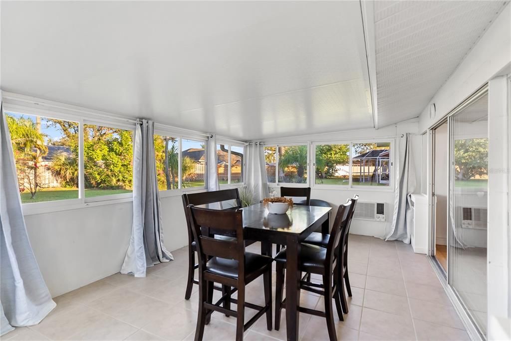 For Sale: $269,000 (2 beds, 2 baths, 1088 Square Feet)