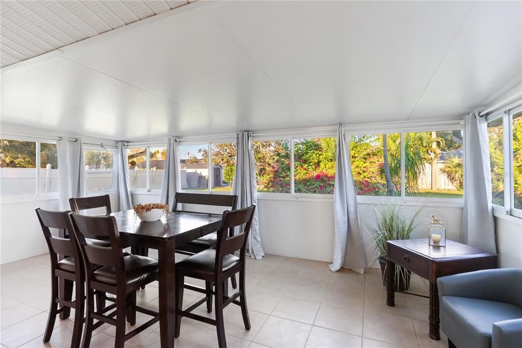 For Sale: $269,000 (2 beds, 2 baths, 1088 Square Feet)