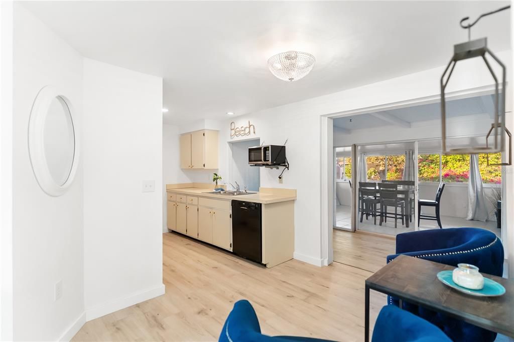 For Sale: $269,000 (2 beds, 2 baths, 1088 Square Feet)