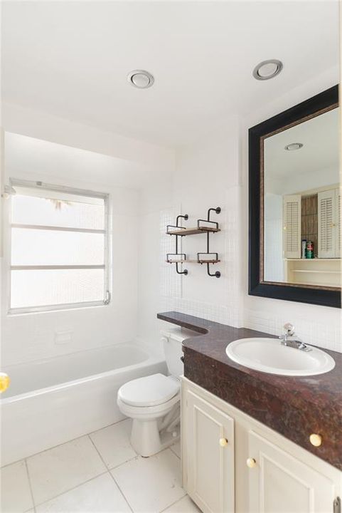 For Sale: $269,000 (2 beds, 2 baths, 1088 Square Feet)